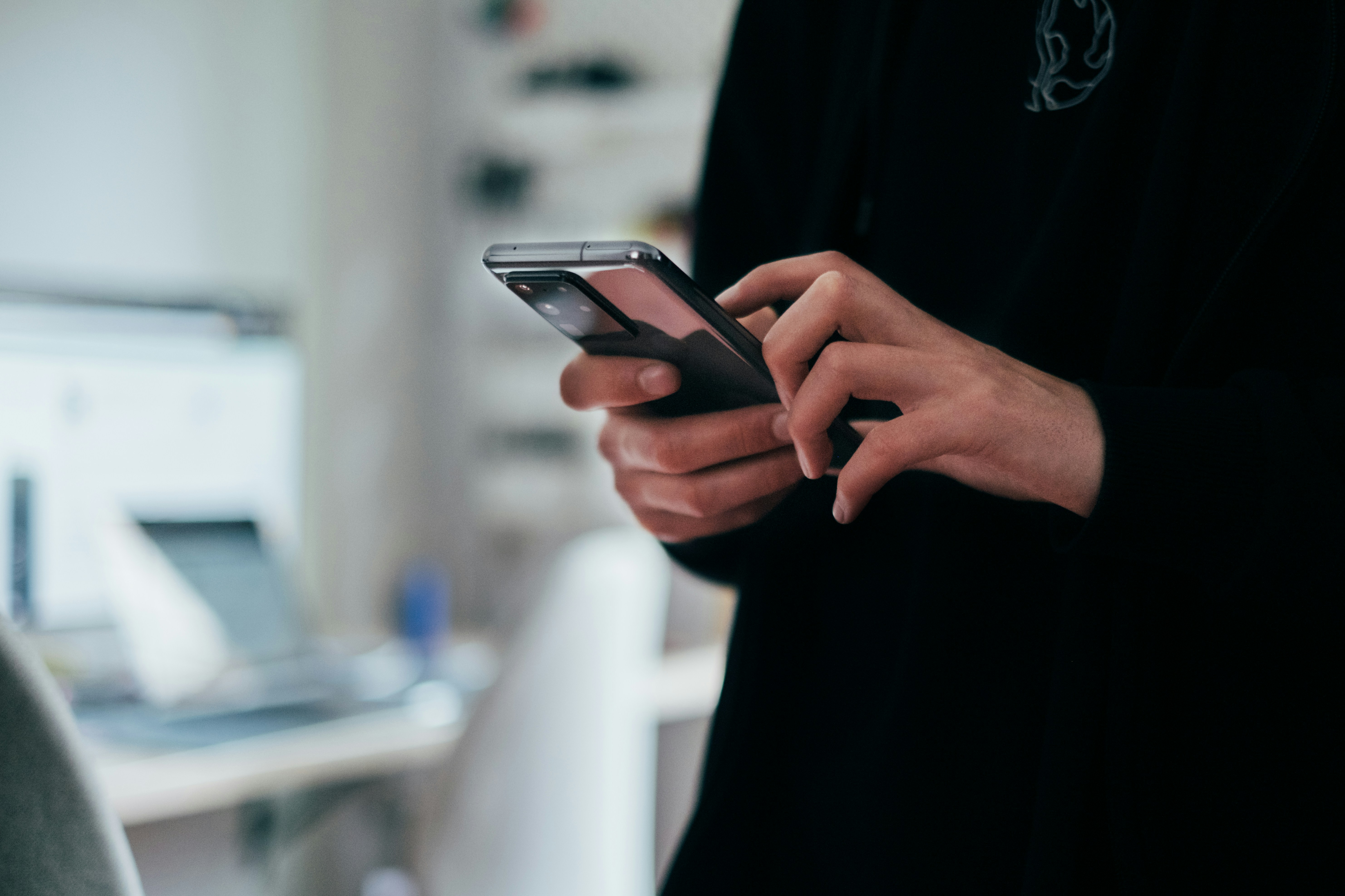 Which Network Type Gives a Freelancer the Best Balance of Cost and Flexibility